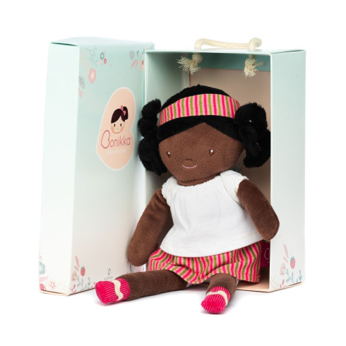Látková bábika Chi Chi v darčekovej krabičke - Amy (čierne vlasy)