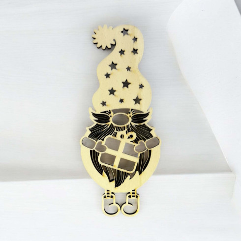 Drevená ozdoba - Veľký Trpaslík s darčekom 20 x 8,5cm