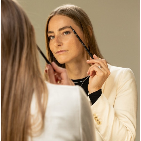 Ceruzka na obočie - Eyebrow Pencil 01 Light Brown, 1,1g