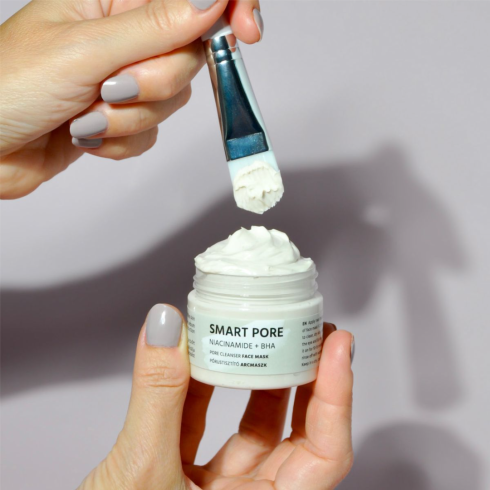 Štetec na make-up a masku na tvár Štetec na make-up a masku na tvár