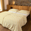 Detské saténové posteľné obliečky z biobavlny – Žltý slon (135×100cm + 60×40cm) 