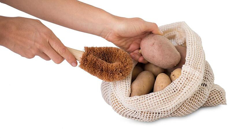 Kokosový kartáč na zeleninu a nádobí s madlem 